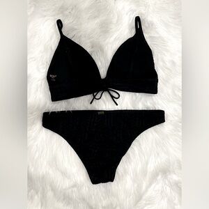 Roxy Women’s 2 piece Bikini. Black with design. Size L.